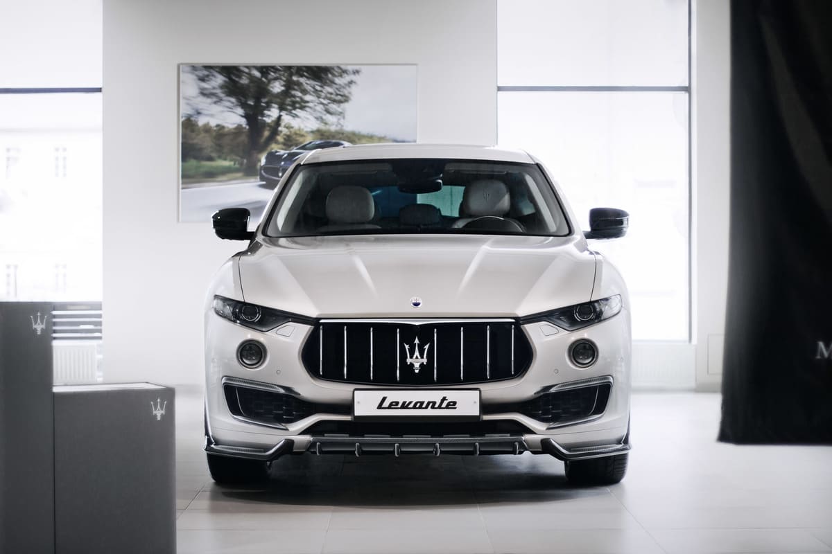 MASERATI Levante kit sotto porta LED Logo